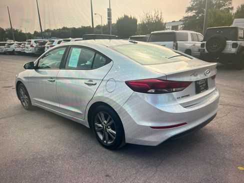 Used 2017 Hyundai Elantra SE w/ SE A/T Tech Package 03 FWD image 3