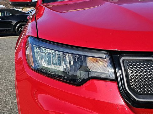 Used 2022 Jeep Compass Limited image 9