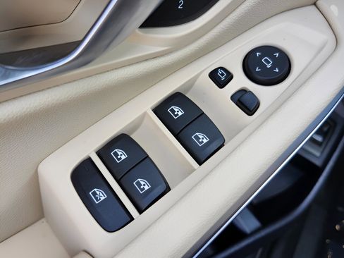 Certified 2025 BMW 330i Sedan w/ Premium Package image 39