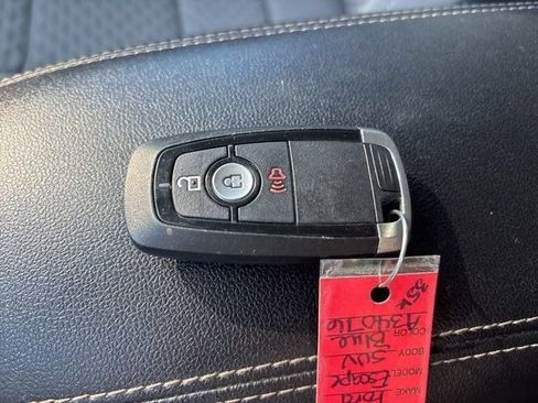 Used 2022 Ford Escape SE FWD image 47
