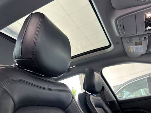 Used 2020 Lincoln Corsair FWD w/ Premium Package image 17