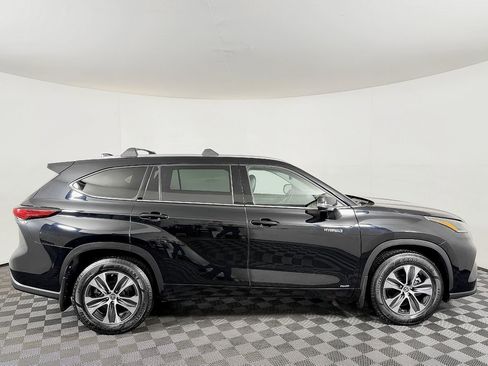 Used 2021 Toyota Highlander XLE image 7