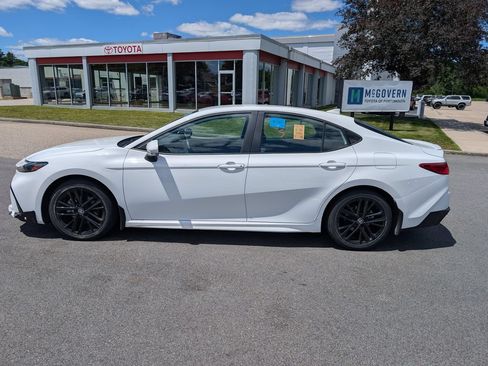 Used 2026 Toyota Camry SE w/ Convenience Package FWD image 2