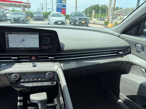 Used 2025 Hyundai Elantra SEL FWD image 36