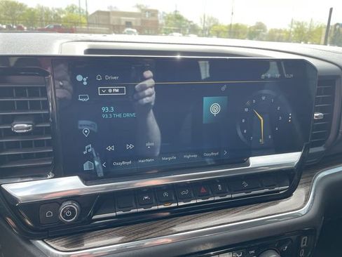 Used 2023 Chevrolet Silverado 1500 LT Trail Boss w/ Convenience Package II image 19
