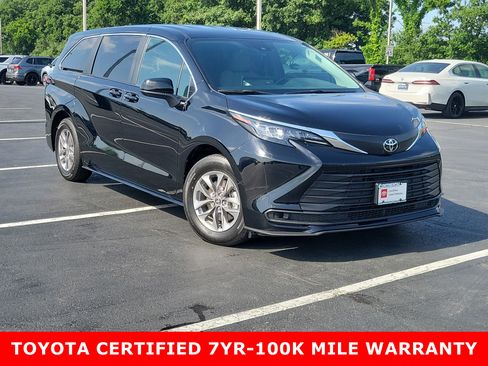 Certified 2026 Toyota Sienna LE FWD image 1