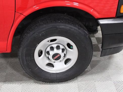 Used 2024 GMC Savana 3500 Extended image 26