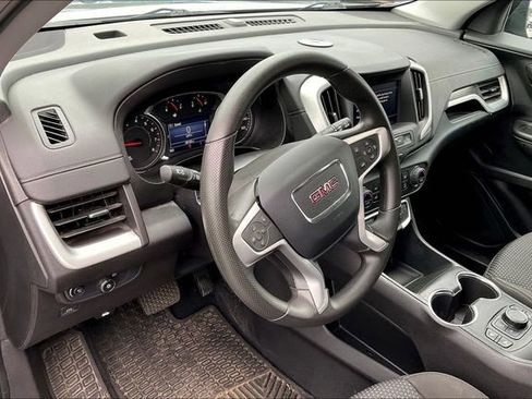 Used 2024 GMC Terrain SLE w/ Driver Convenience Package FWD image 17