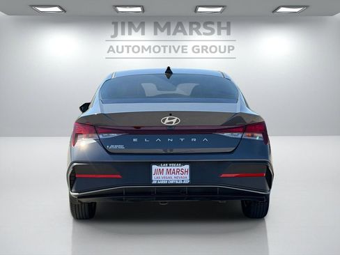 Used 2025 Hyundai Elantra SE FWD image 5
