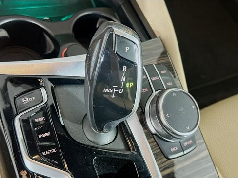 Used 2023 BMW 530e w/ Premium Package image 25