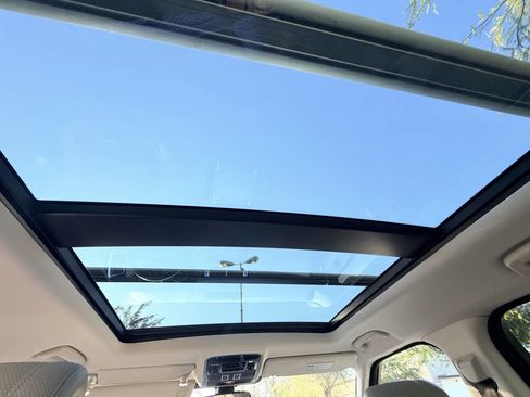 Used 2016 Land Rover Range Rover Sport HSE image 32