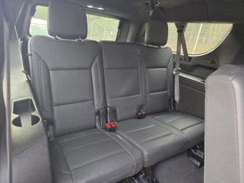 Used 2025 Chevrolet Suburban Z71 image 9