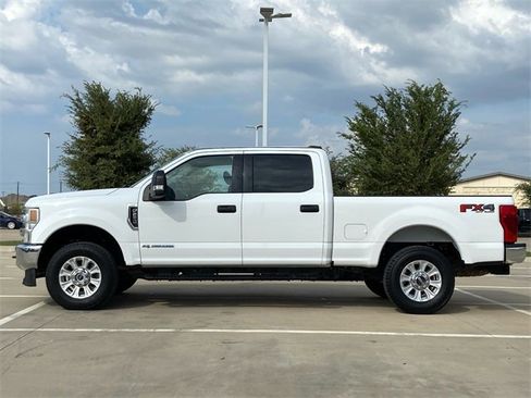 Used 2022 Ford F250 XLT w/ FX4 Off-Road Package image 4