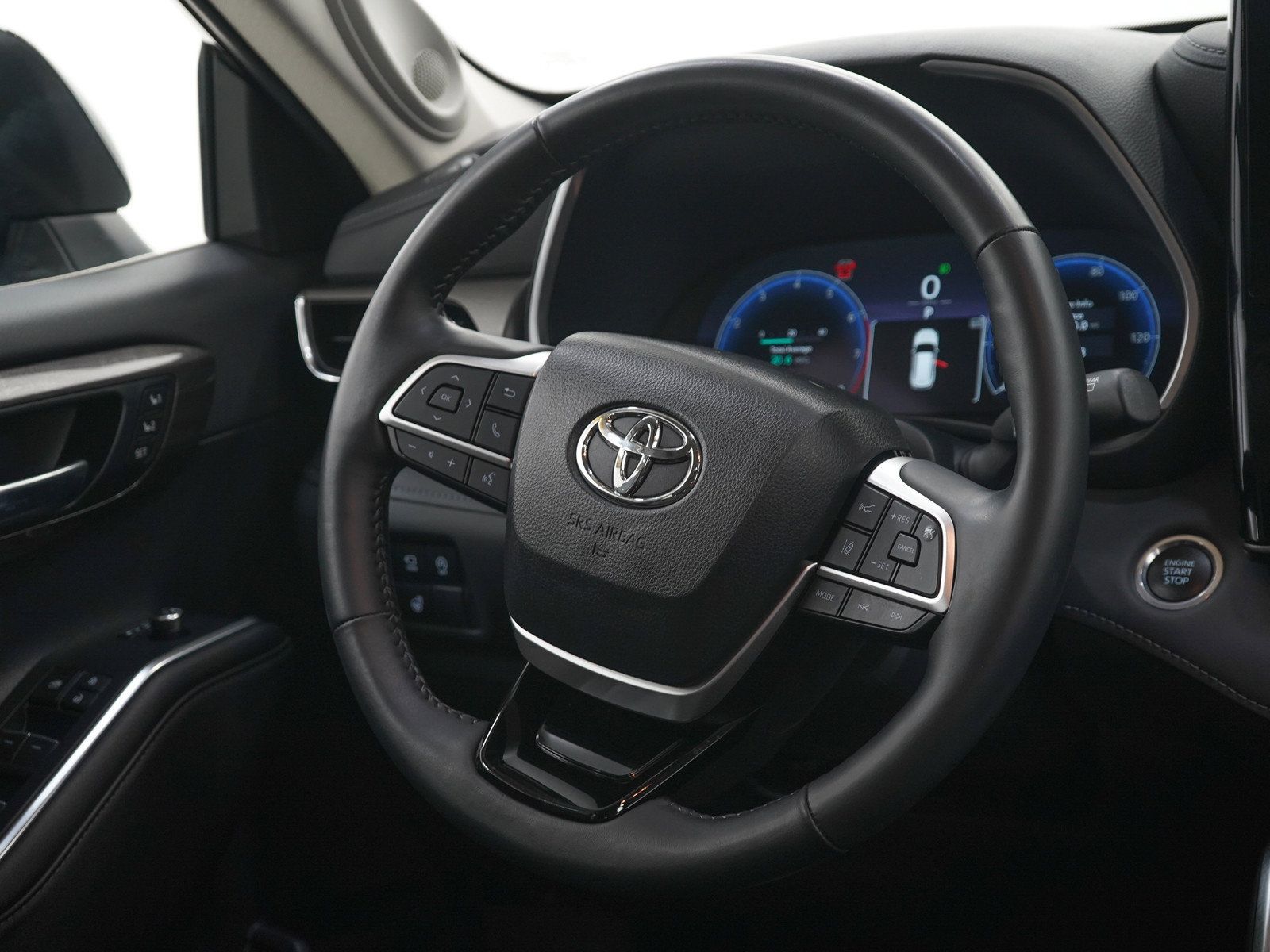 Used 2024 Toyota Highlander Limited AWD/4WD image 16
