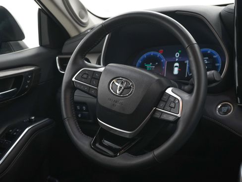 Used 2024 Toyota Highlander Limited AWD/4WD image 16