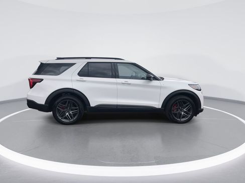 Used 2025 Ford Explorer ST-Line w/ ST-Line Street Pack AWD/4WD image 9