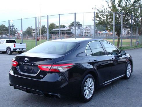 Used 2018 Toyota Camry SE FWD image 6