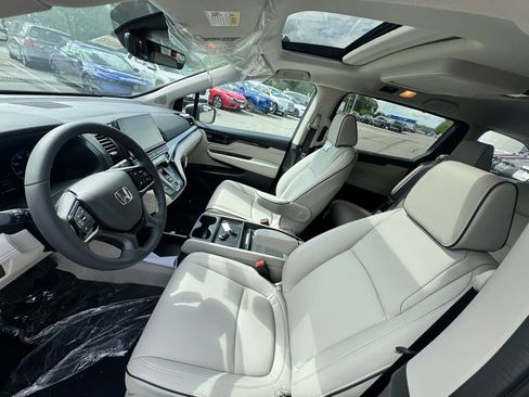 New 2026 Honda Odyssey Touring image 9