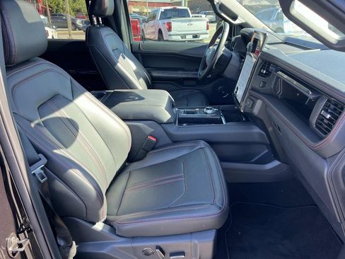 Used 2024 Ford Expedition Limited image 13