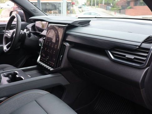 Certified 2025 GMC Acadia AT4 w/ Super Cruise Package image 10