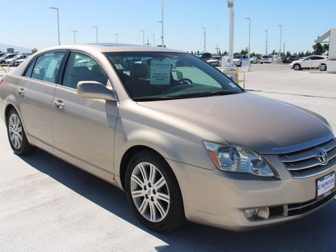 Used 2007 Toyota Avalon Limited FWD image 2