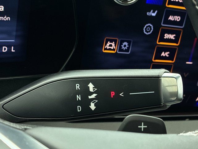 Used 2025 Chevrolet Traverse LT w/ Sun and Wheel Package FWD image 23