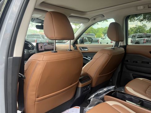 New 2026 Nissan Pathfinder Platinum FWD image 21