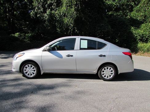 Used 2015 Nissan Versa S FWD image 2