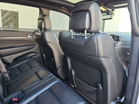 Used 2019 Jeep Grand Cherokee Limited w/ Luxury Group II AWD/4WD image 16