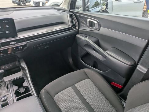 Certified 2024 Kia Sorento LX FWD image 17