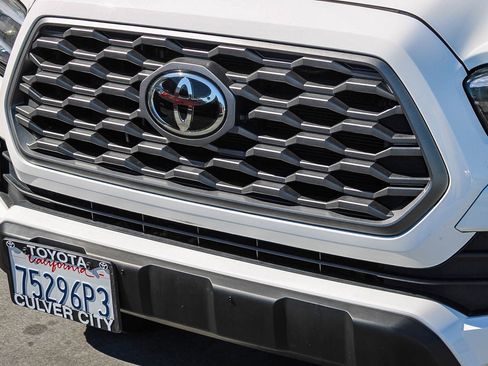Used 2022 Toyota Tacoma TRD Off-Road image 6