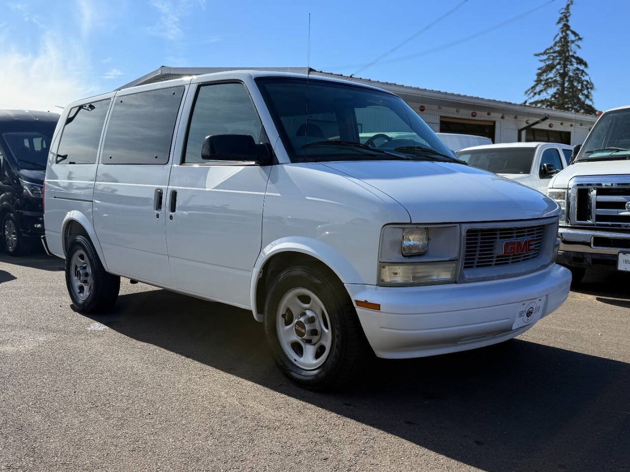 Used 2004 GMC Safari Passenger RWD image 2