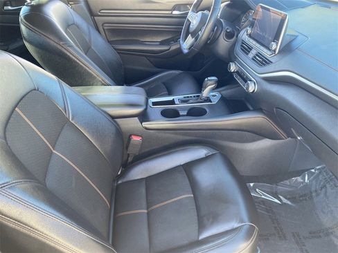 Used 2021 Nissan Altima 2.5 SR w/ SR Premium Package image 9