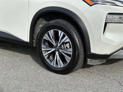 Used 2023 Nissan Rogue SV image 9