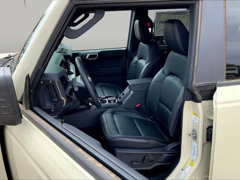 New 2026 Ford Bronco Badlands AWD/4WD image 9