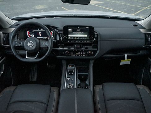 New 2025 Nissan Pathfinder Platinum w/ Black Appearance Package image 13