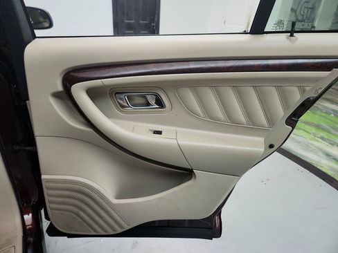 Used 2010 Ford Taurus Limited FWD image 27