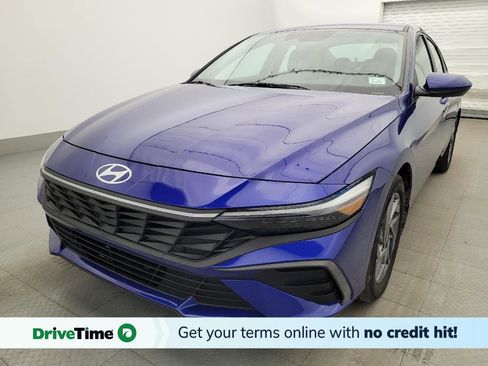 Used 2024 Hyundai Elantra SEL FWD image 1