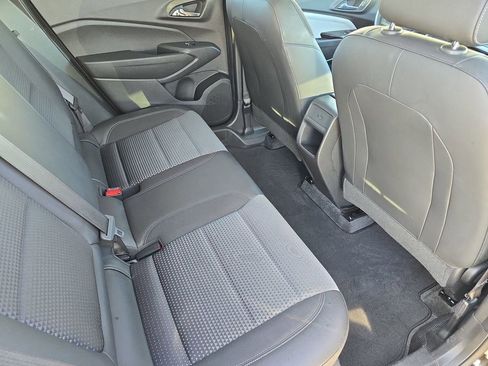 Used 2025 Chevrolet Trax LT w/ LT Convenience Package image 11