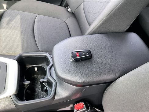 Used 2025 Toyota RAV4 XLE AWD/4WD image 14