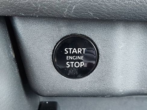 Used 2025 Nissan Rogue SV FWD image 21