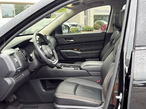 Certified 2023 Nissan Pathfinder SL w/ SL Premium Package AWD/4WD image 9