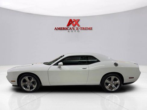 Used 2012 Dodge Challenger SXT Plus image 3
