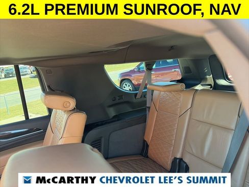 Used 2022 Cadillac Escalade ESV Premium Luxury image 47