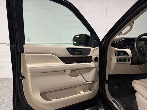 Used 2019 Lincoln Navigator L Reserve AWD/4WD image 11