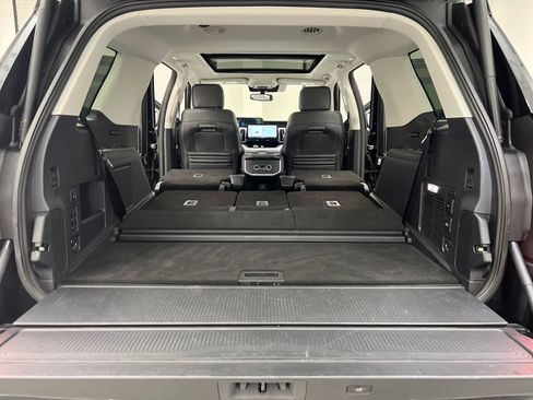 Used 2025 Ford Expedition Platinum AWD/4WD image 39