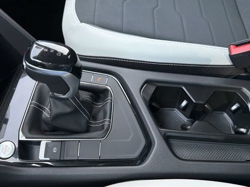 New 2026 Volkswagen Taos SE FWD image 14