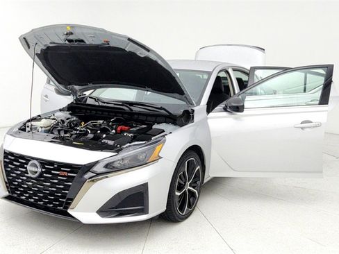 Used 2024 Nissan Altima 2.5 SR image 10