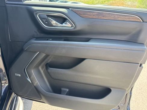 Used 2023 Chevrolet Suburban Premier image 16