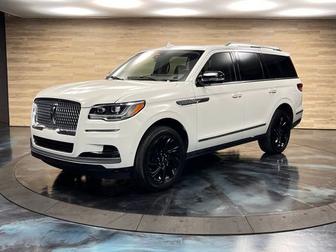 Used 2024 Lincoln Navigator Reserve AWD/4WD image 7